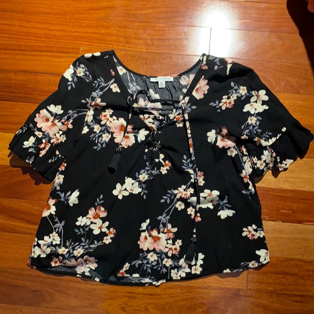 American eagle flowy shirt
